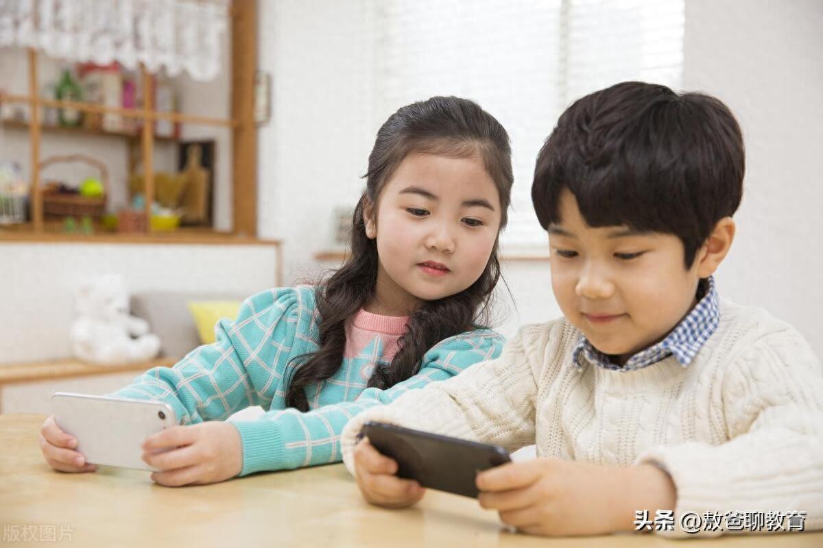 避免孩子玩手机的好办法，家长怎么做可以让孩子不沉迷手机