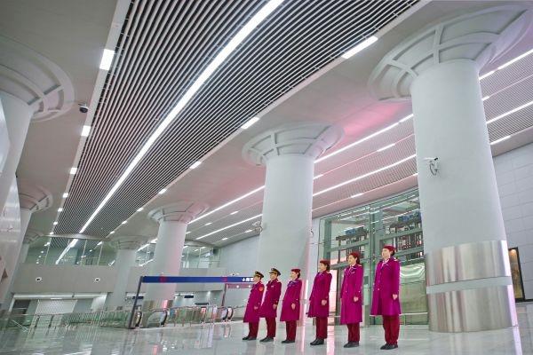 武汉站到武昌火车站地铁要多久，哈尔滨那个火车站距离机场近