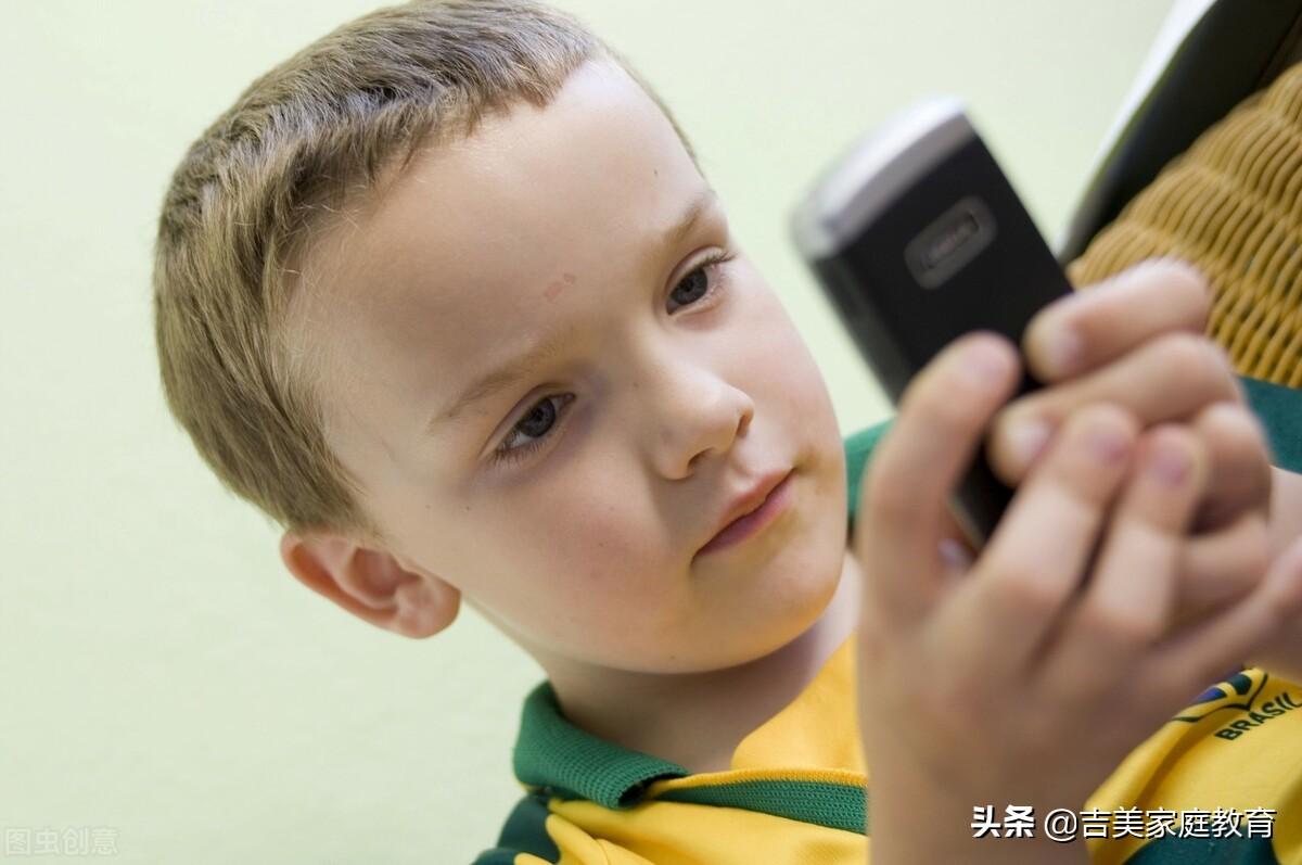 青春期孩子爱玩手机怎么办，如何劝导初中生不玩手机
